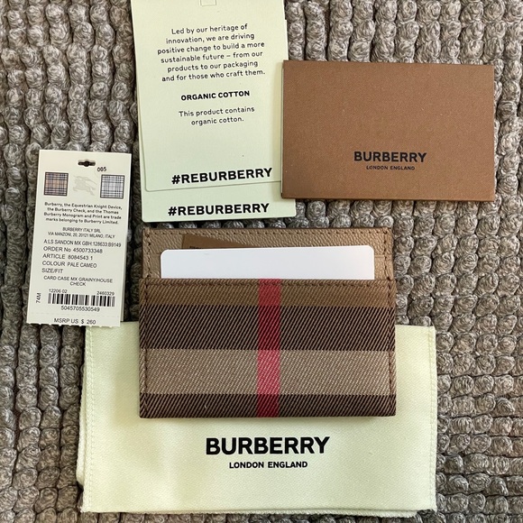 Burberry Handbags - Burberry NWT card holder